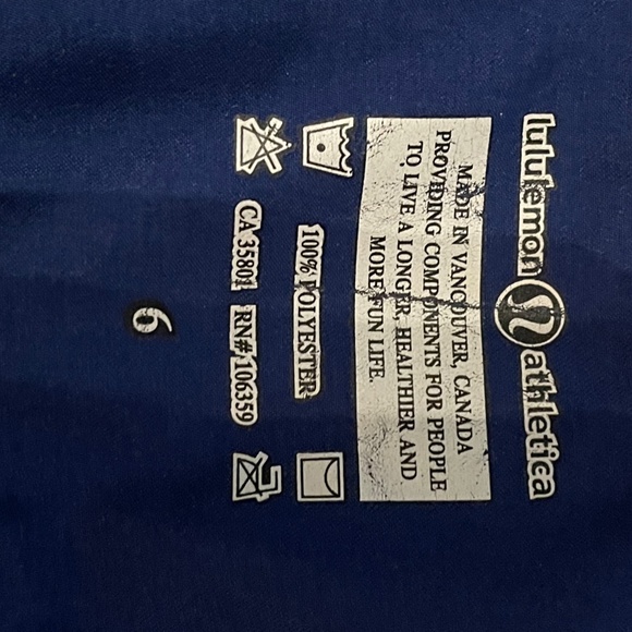 RARE Women's VINTAGE Lululemon 6 capri pants - Picture 3 of 3